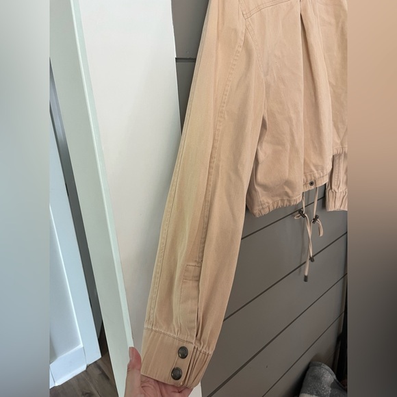 Blank NYC Utility Jacket Beige Snap Front Cinch Waist‎ Lightweight Cotton Layer - Picture 8 of 9